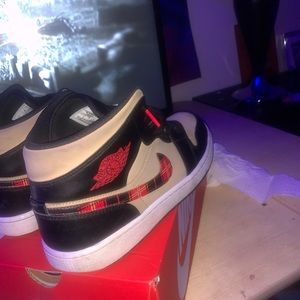 Air Jordan 1 mid tarnish